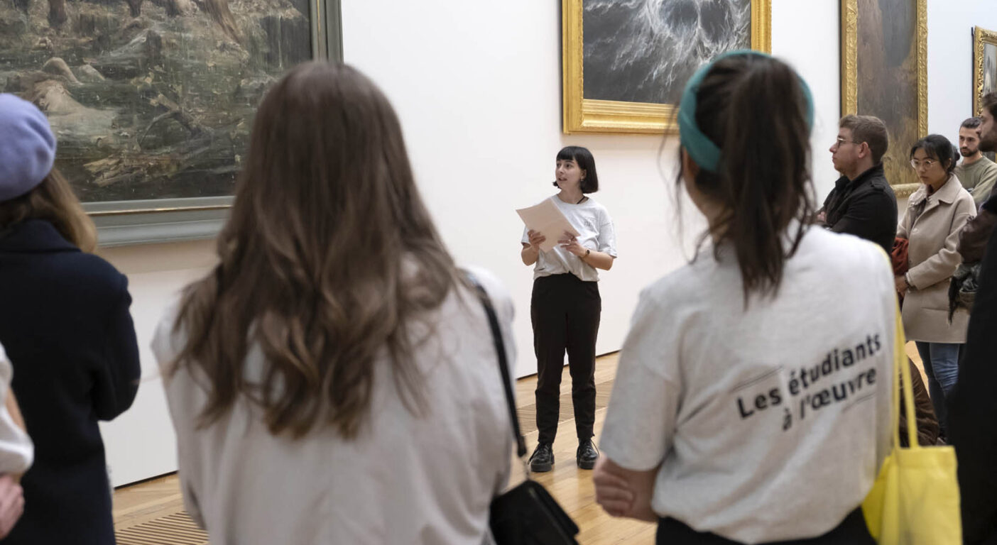 Etudiants à l'oeuvre au musée d'arts